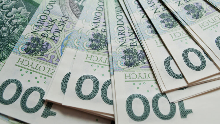 Wynagrodzenie ryczałtowe a nadzwyczajna zmiana stosunków i rażąca strata